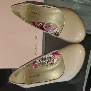 Bandolino taupe patent pumps 8.5 M